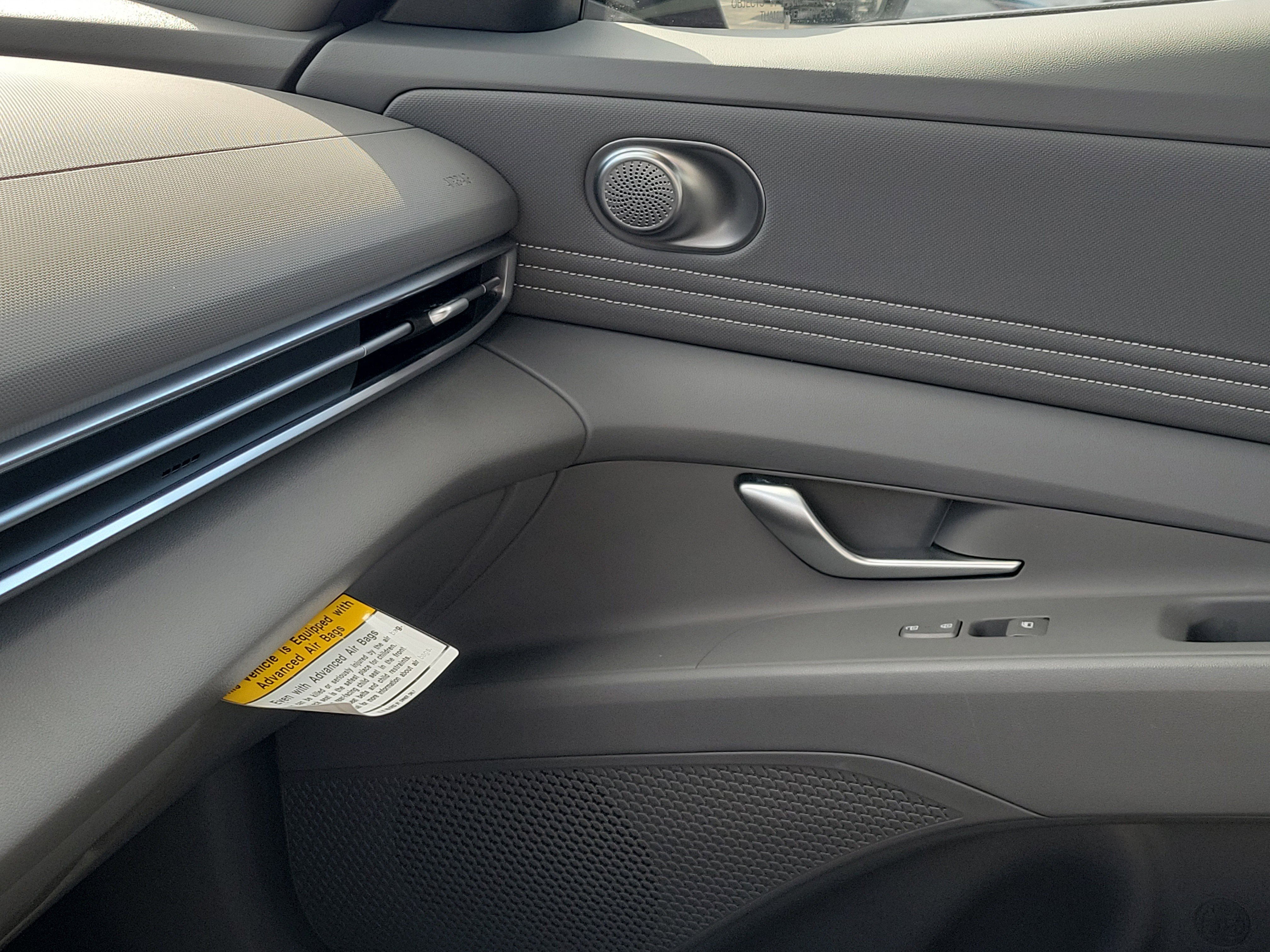 Used 2025 Hyundai Elantra Sport image 31