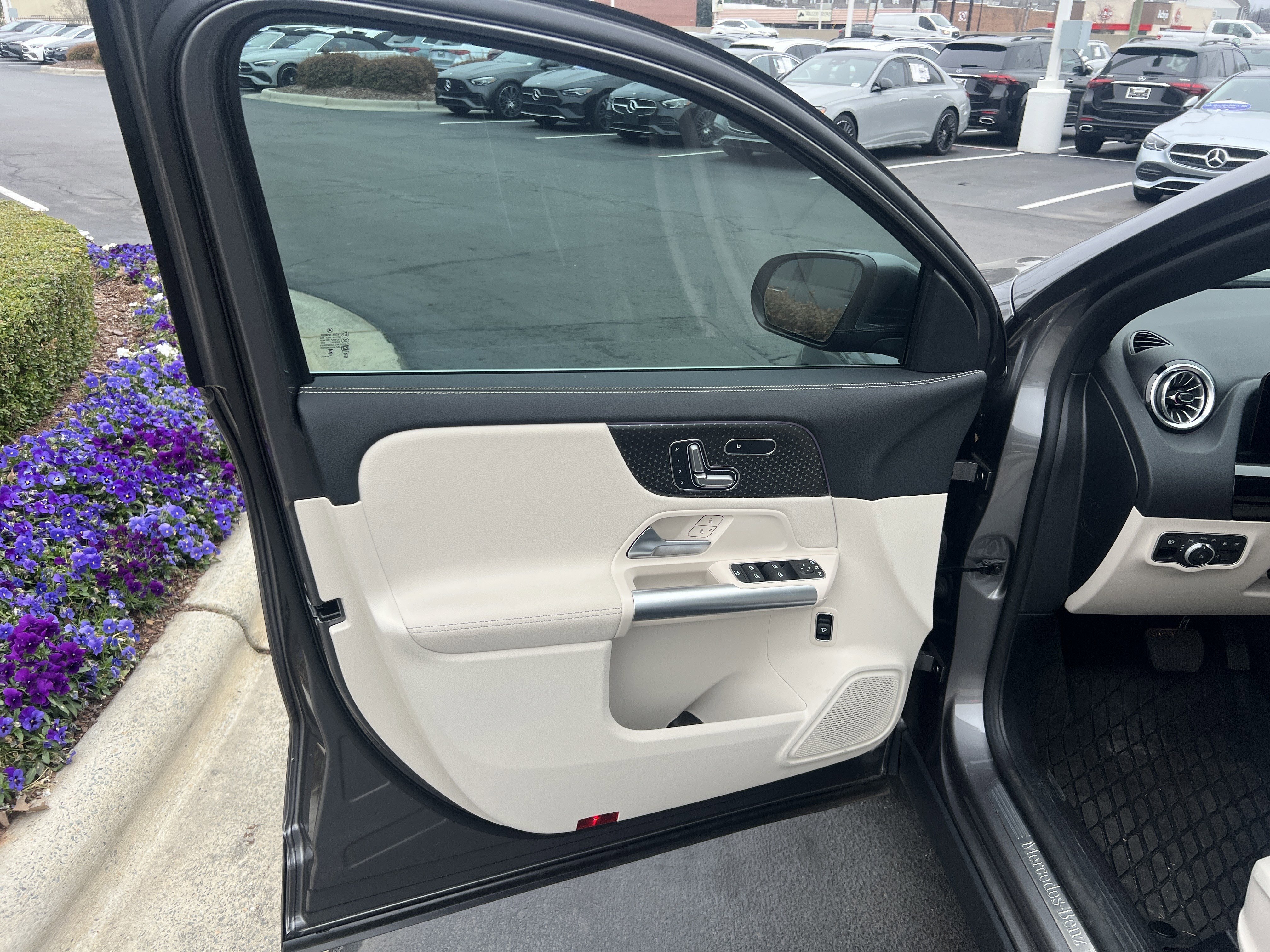 Used 2025 Mercedes-Benz GLA 250 4MATIC image 14