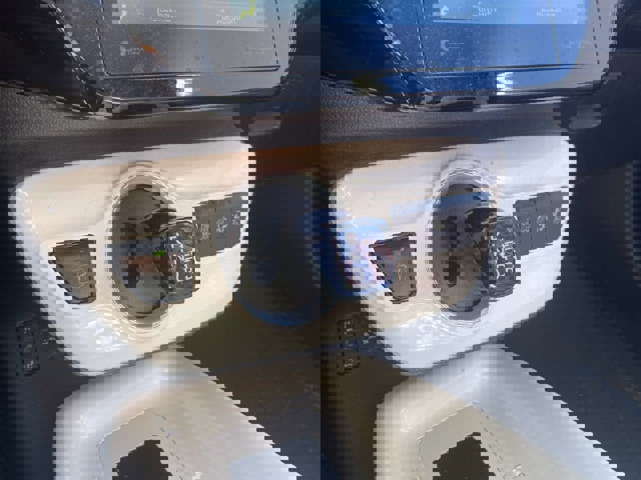 Used 2017 Toyota Prius Prime Premium image 5