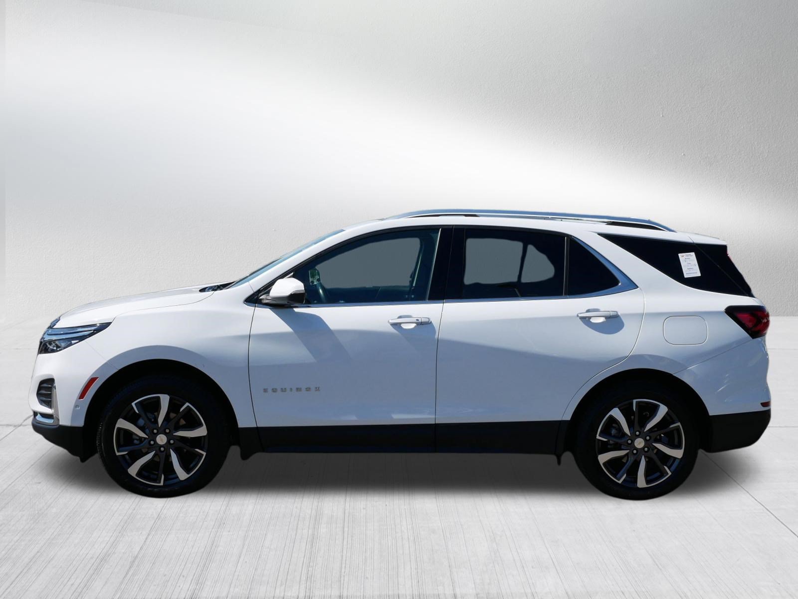 Used 2022 Chevrolet Equinox Premier AWD/4WD image 4