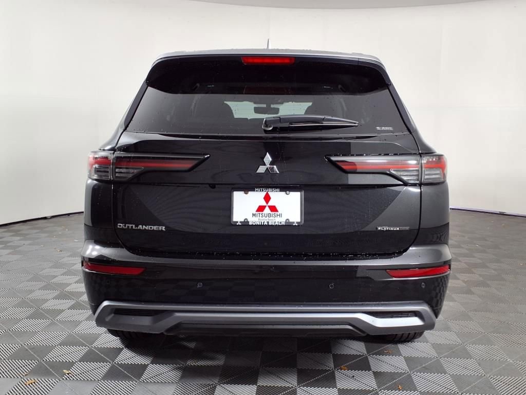 Used 2025 Mitsubishi Outlander AWD image 6