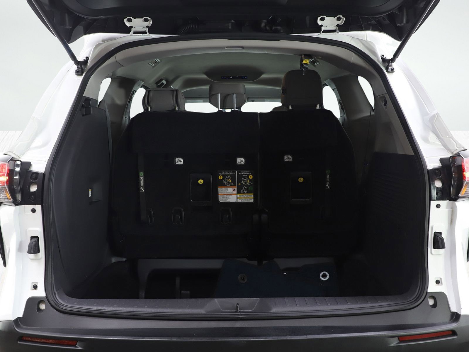 Used 2022 Toyota Sienna LE FWD image 9