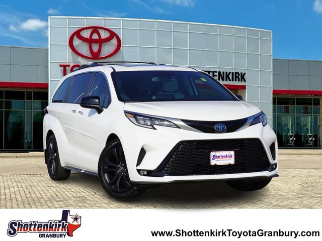 Used 2023 Toyota Sienna XSE FWD image 1