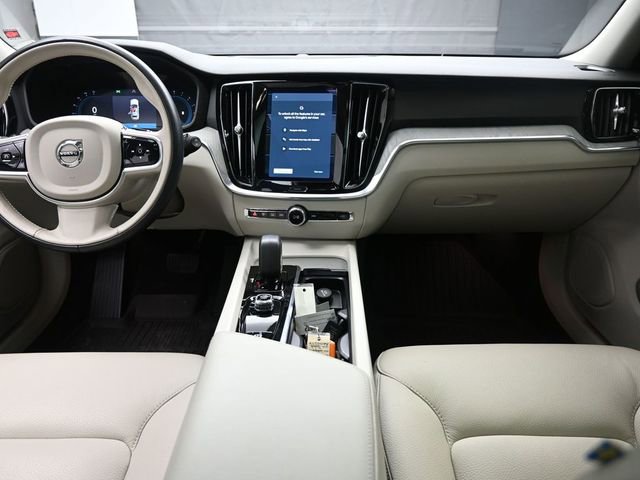 Used 2024 Volvo V60 B5 Cross Country Plus image 9
