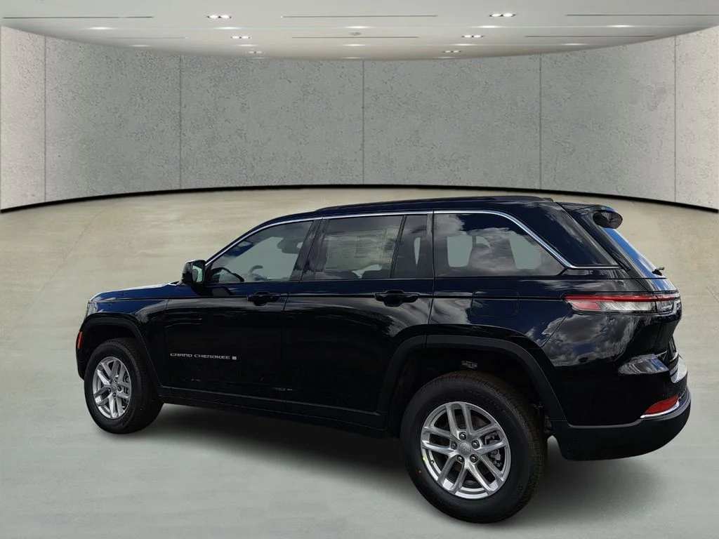 New 2026 Jeep Grand Cherokee Laredo RWD image 7