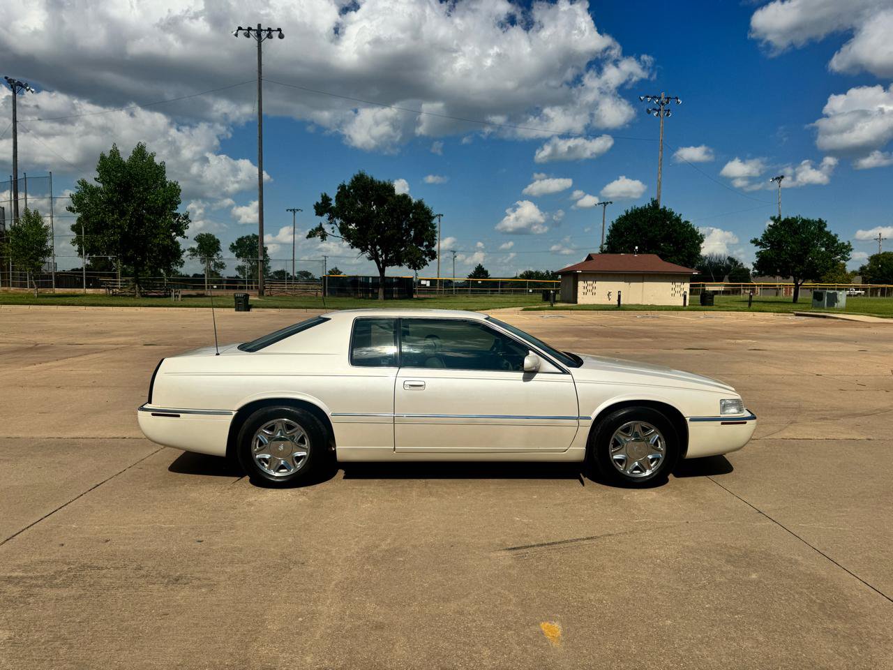 Used 2001 Cadillac Eldorado ESC w/ Comfort/Convenience Pkg FWD image 21