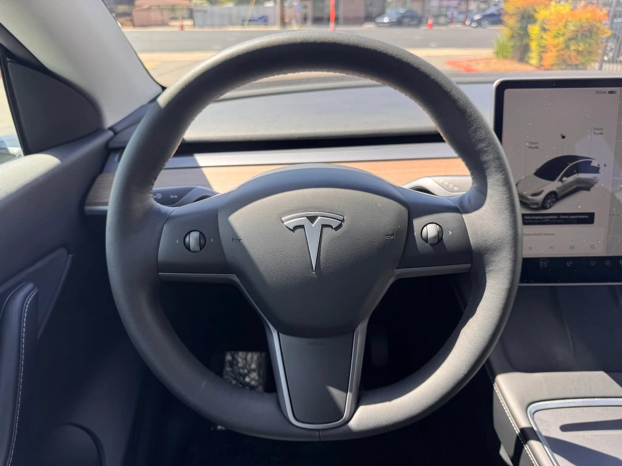 Used 2021 Tesla Model Y Long Range AWD/4WD image 23