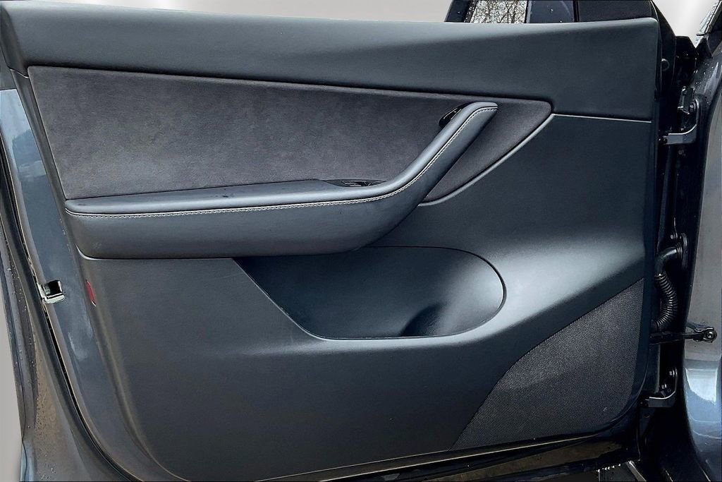 Used 2020 Tesla Model Y Long Range image 19