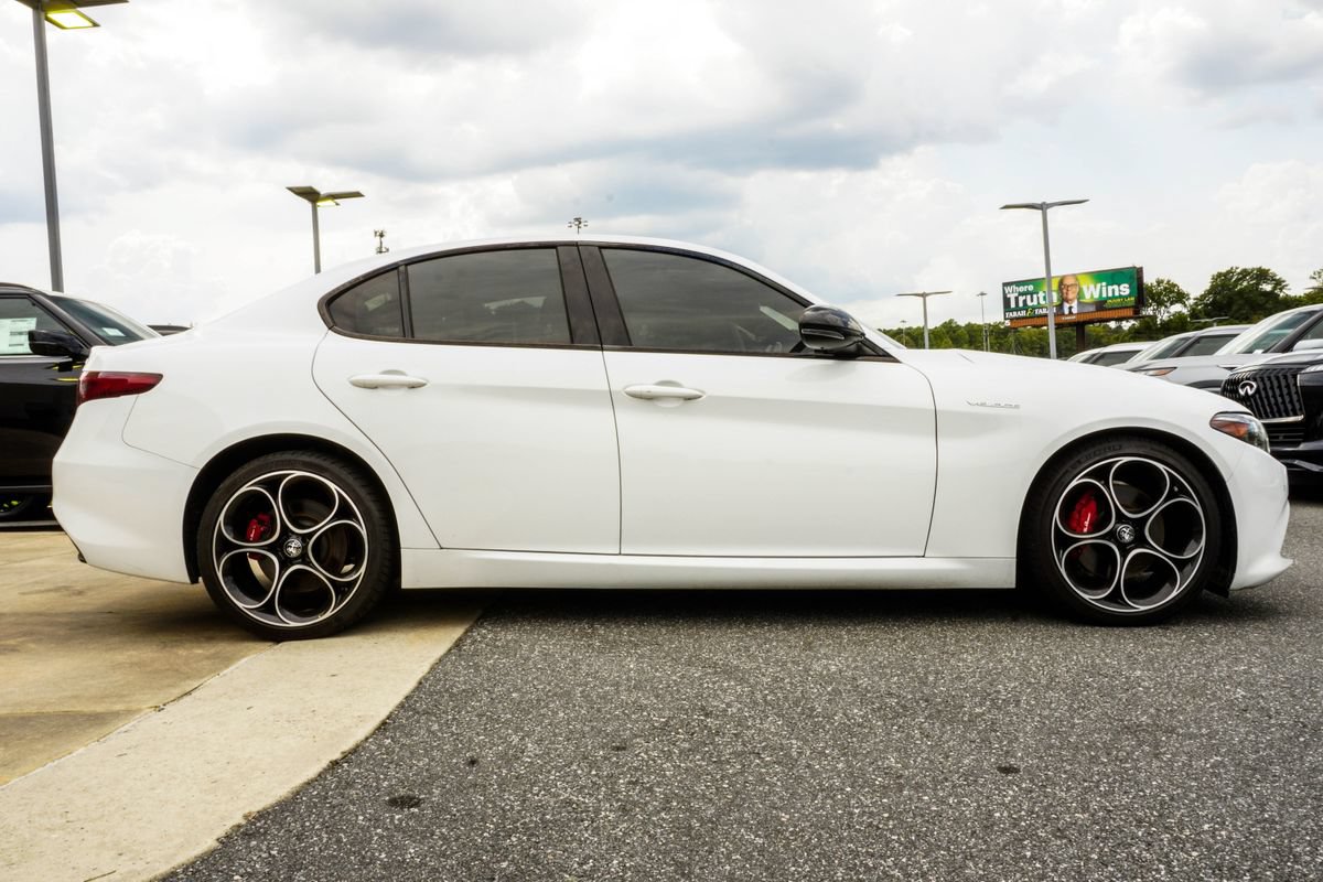 Used 2022 Alfa Romeo Giulia Veloce RWD image 7