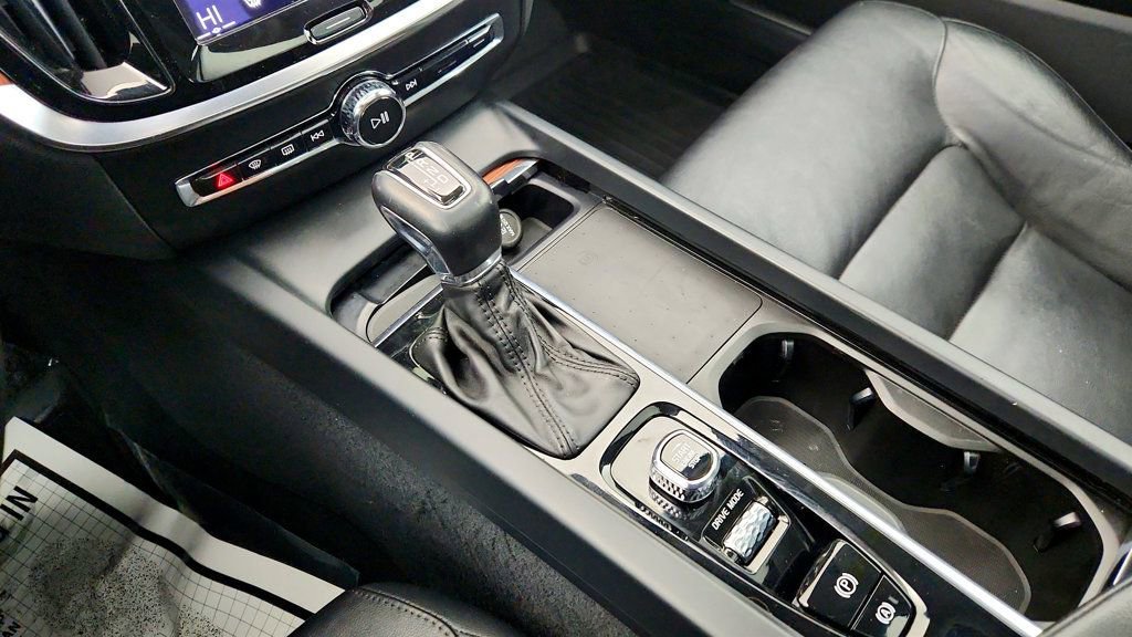 Used 2021 Volvo S60 T6 Momentum w/ Advanced Package image 17