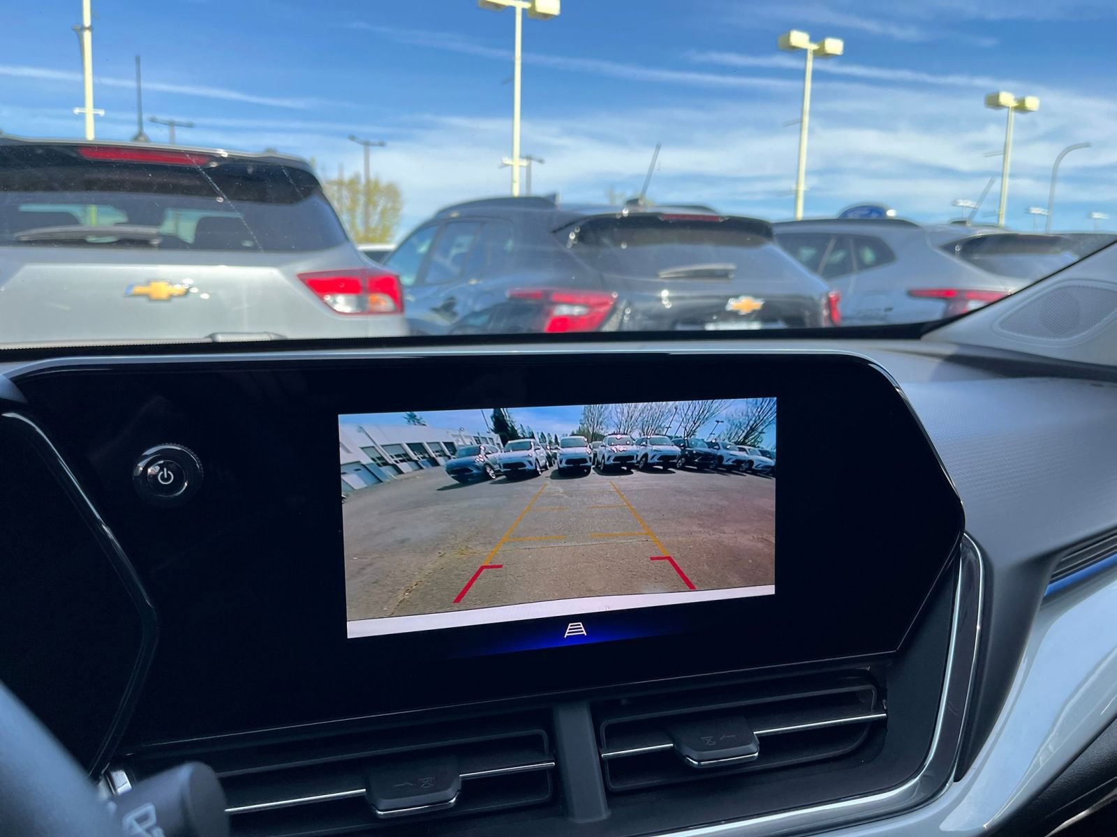 Used 2025 Chevrolet Trax LT FWD image 22