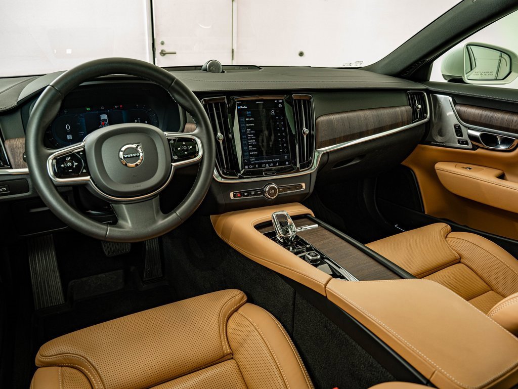 Used 2023 Volvo S90 B6 Ultimate w/ Lounge Package image 4