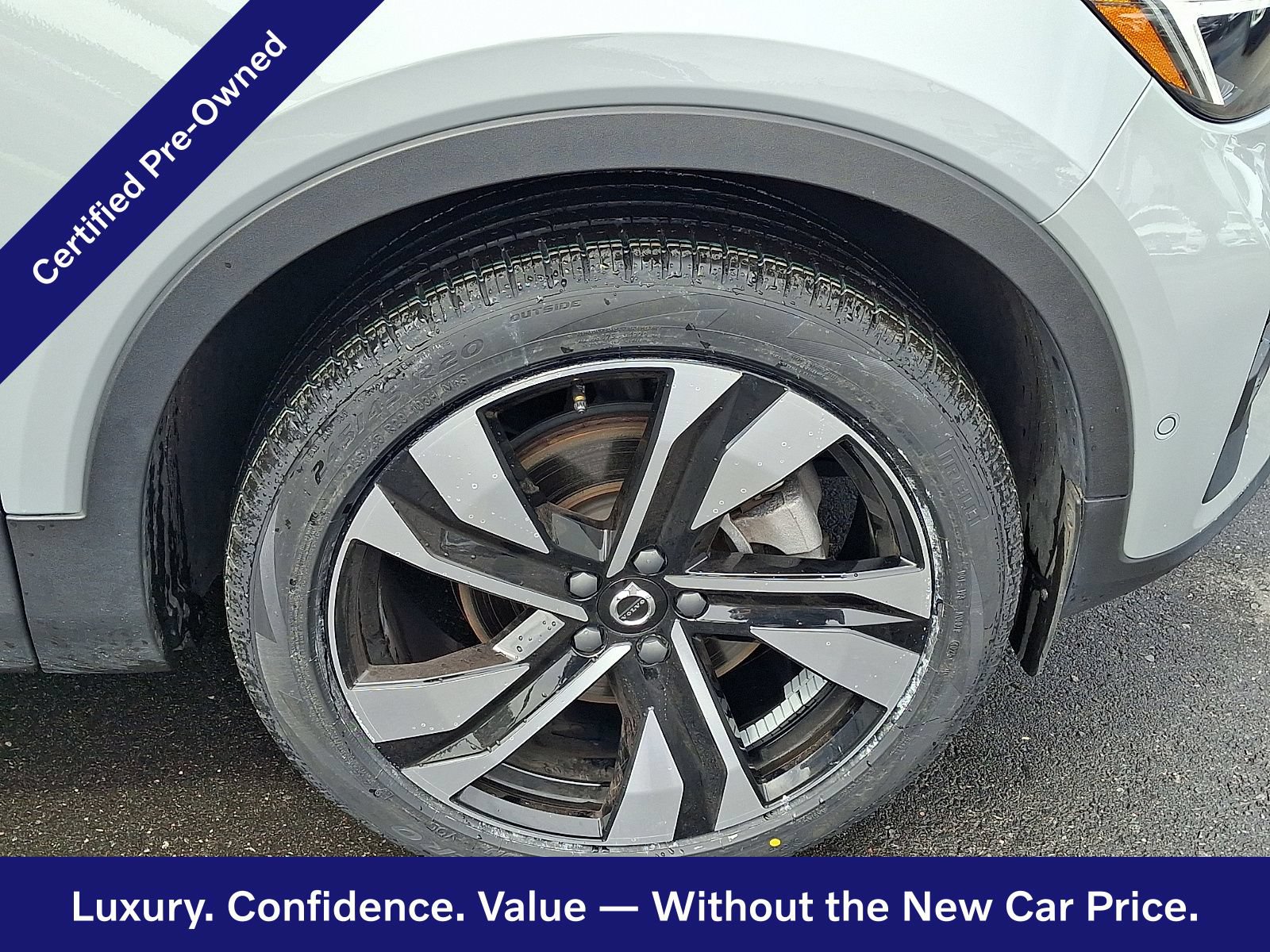 Certified 2024 Volvo XC40 B5 Plus w/ Protection Package Premier AWD/4WD image 9