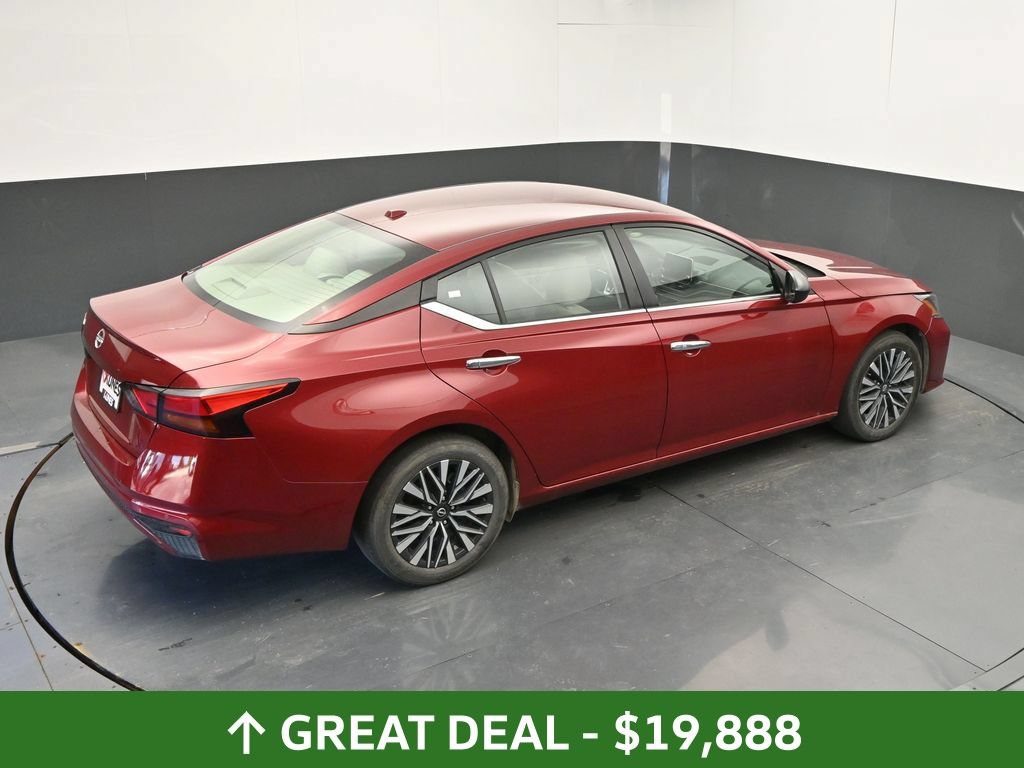 Used 2025 Nissan Altima 2.5 SV FWD image 37