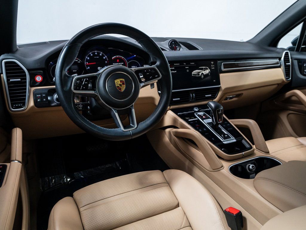 Used 2023 Porsche Cayenne Platinum Edition image 4