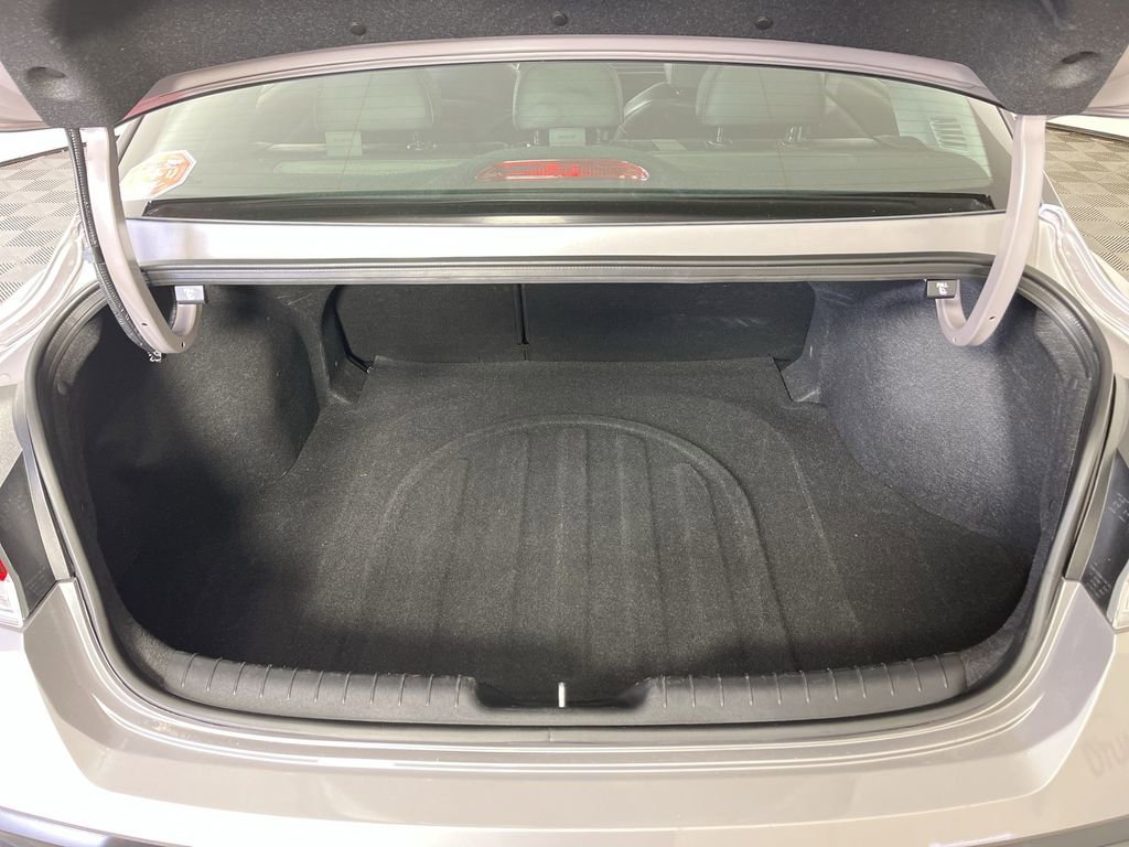Used 2025 Hyundai Elantra Limited FWD image 24
