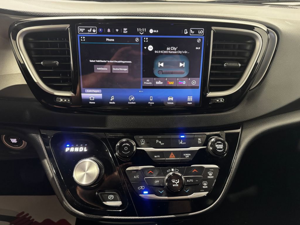 Used 2025 Chrysler Pacifica Select FWD image 12
