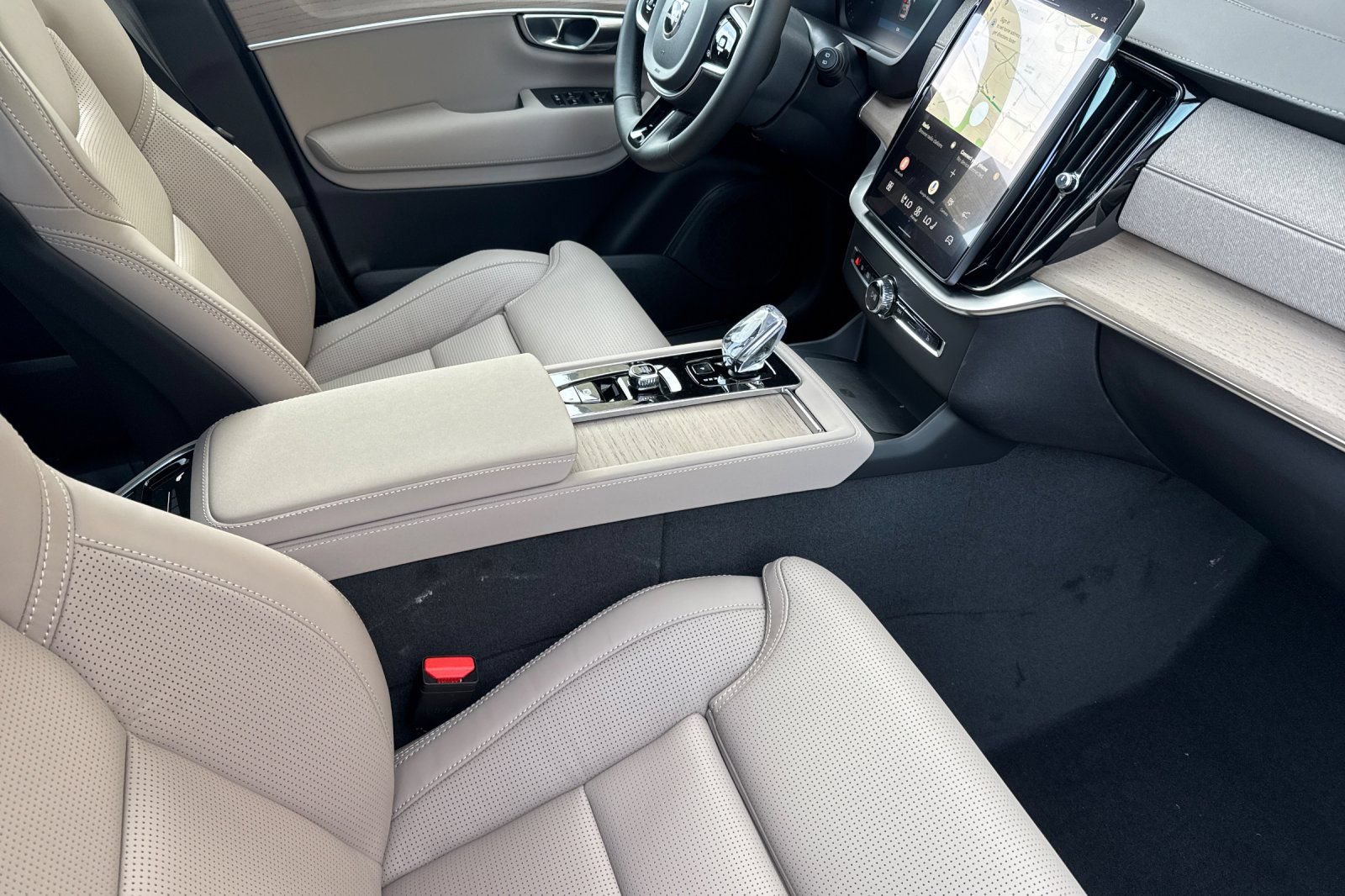New 2026 Volvo XC90 T8 Ultra w/ Protection Package Premier AWD/4WD image 17