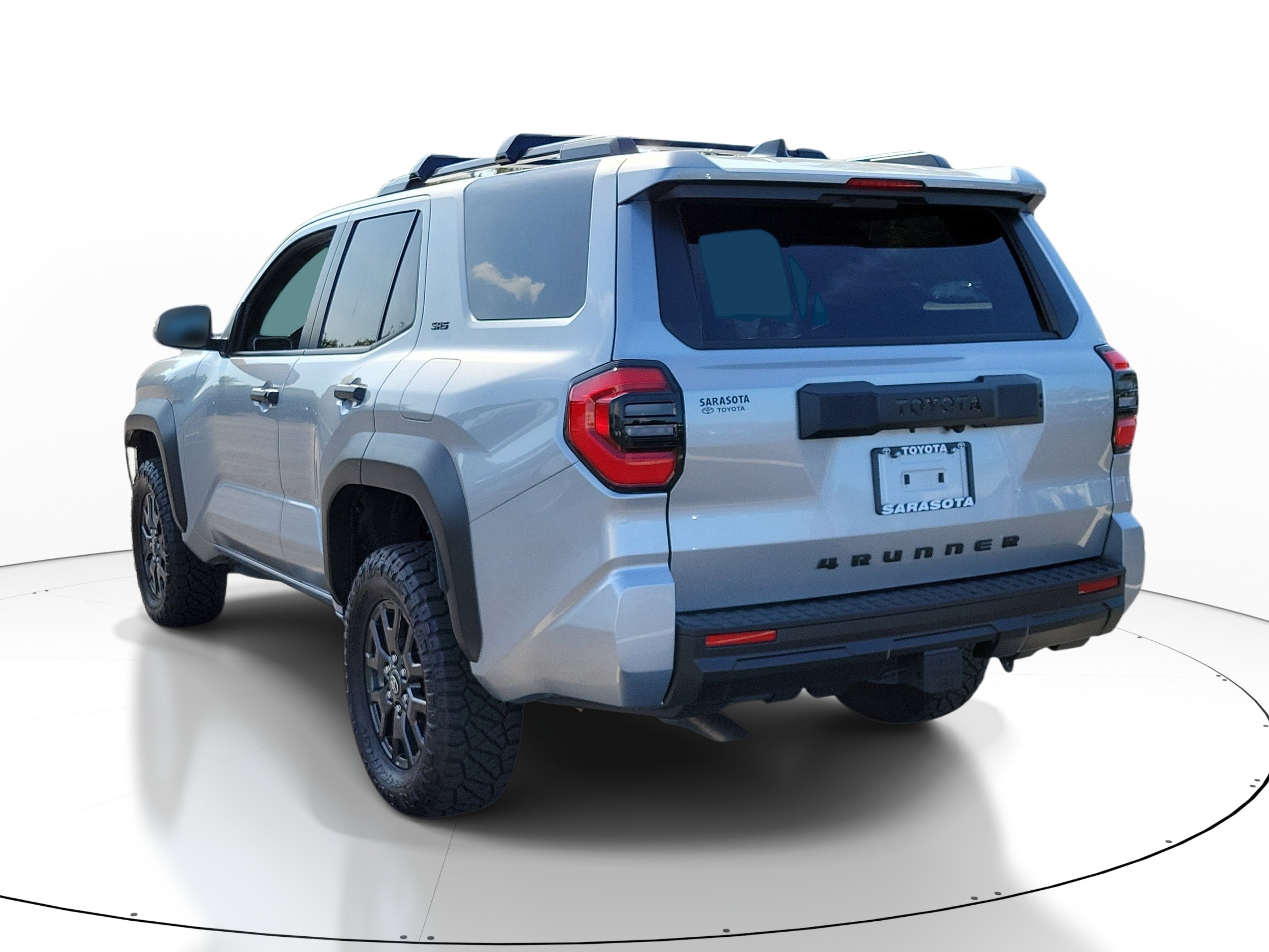 Used 2025 Toyota 4Runner SR5 AWD/4WD image 4