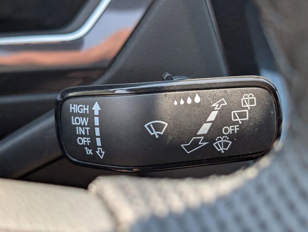 Used 2022 Volkswagen Tiguan SEL R-Line image 23