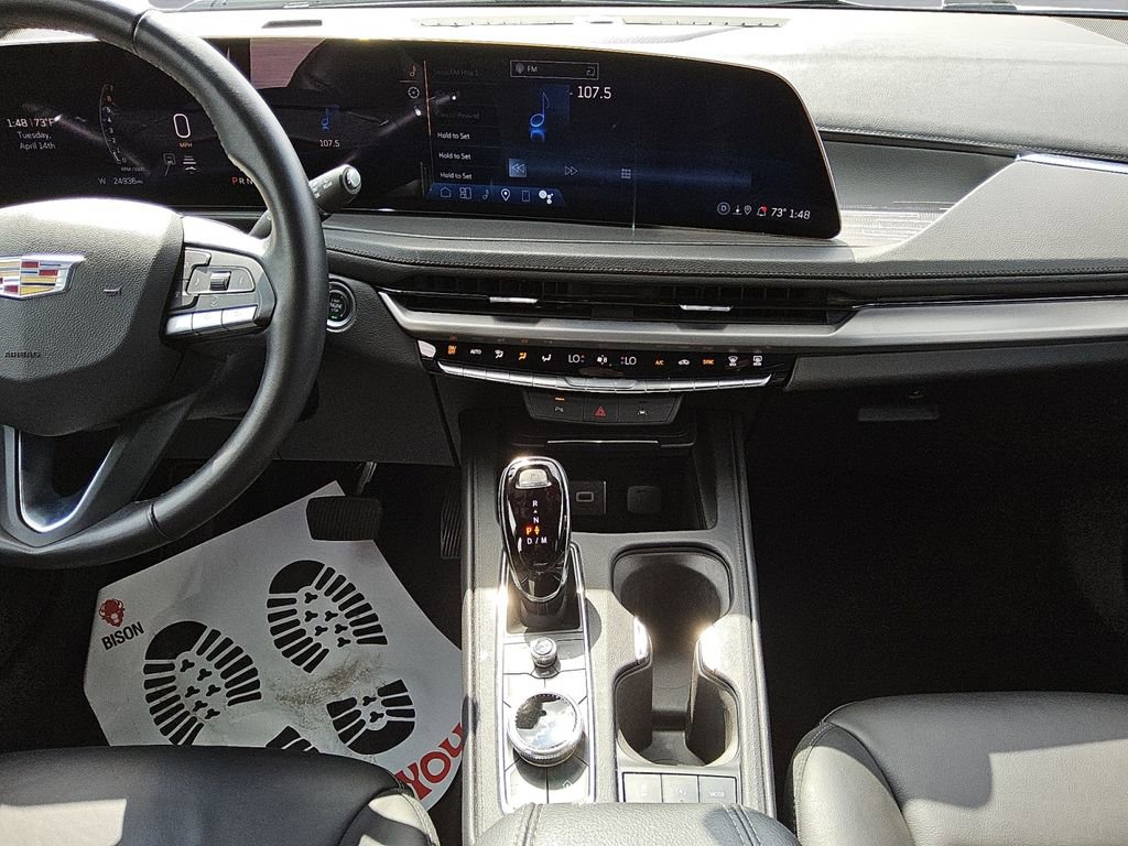 Used 2025 Cadillac XT4 Premium Luxury image 11