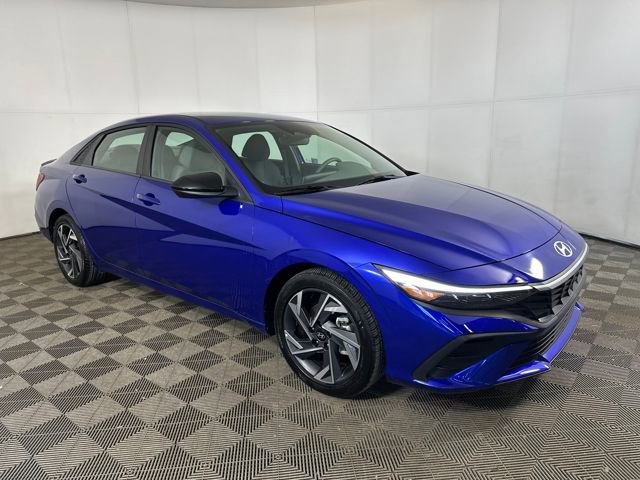 Certified 2025 Hyundai Elantra Sport image 30