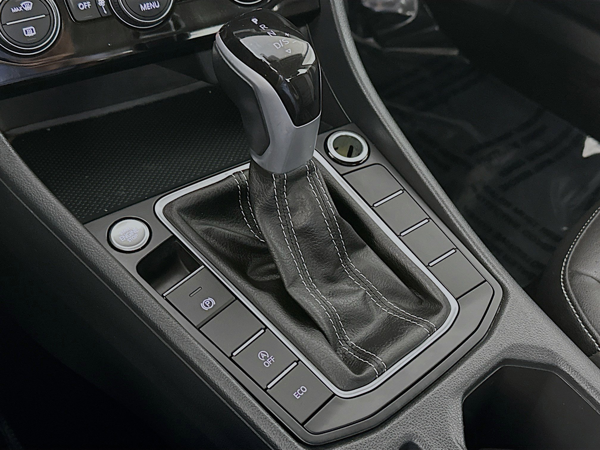 Used 2024 Volkswagen Jetta SE image 16