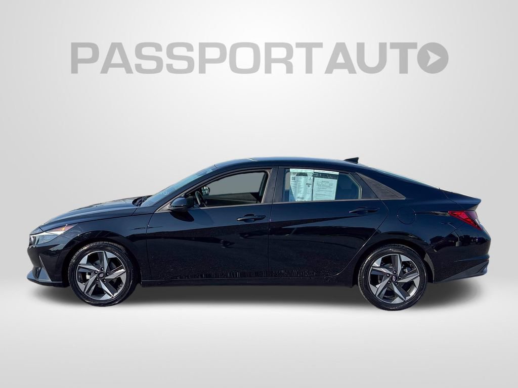 Used 2023 Hyundai Elantra SEL w/ Convenience Package FWD image 2