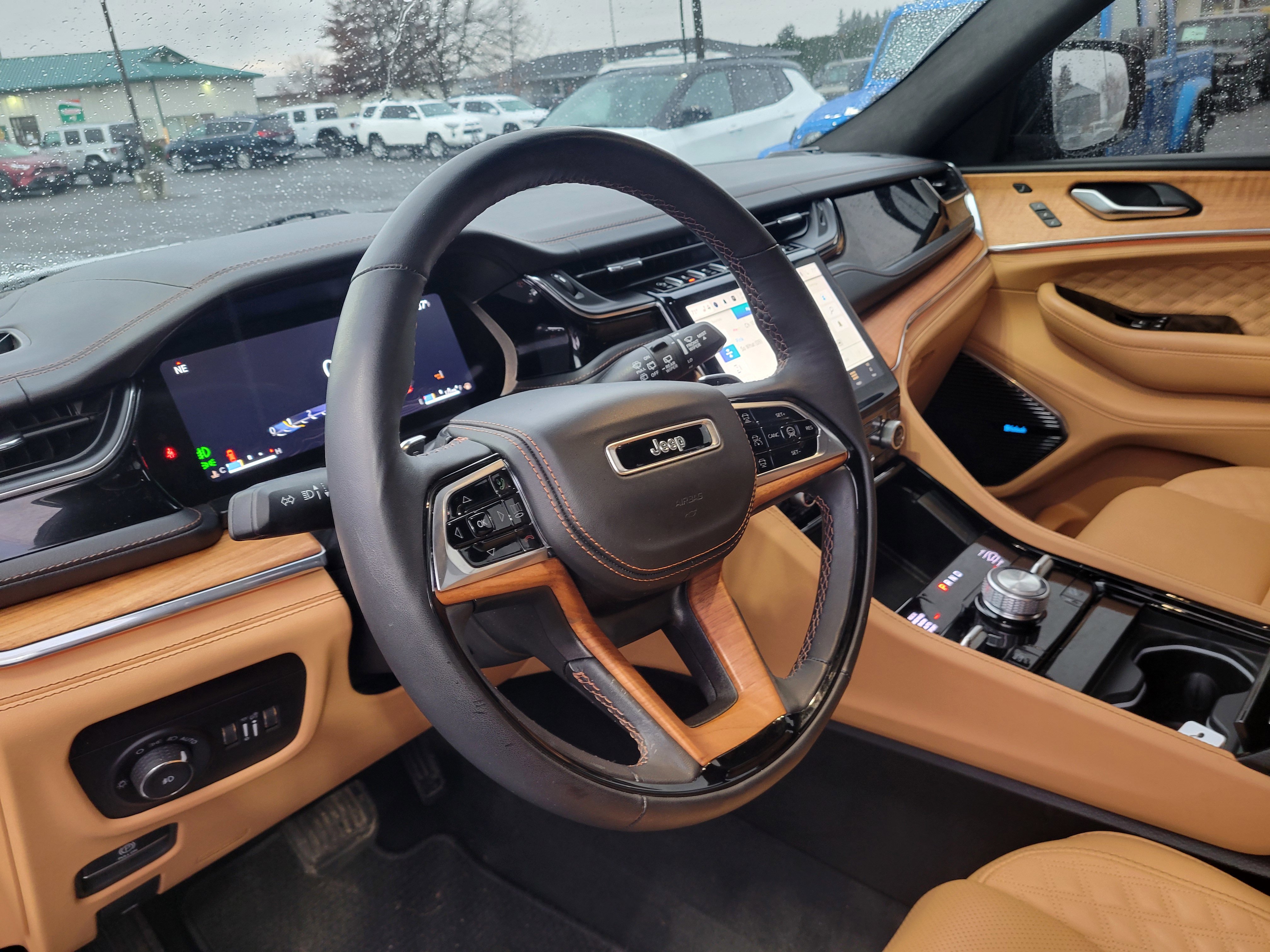 Used 2024 Jeep Grand Cherokee L Summit image 6