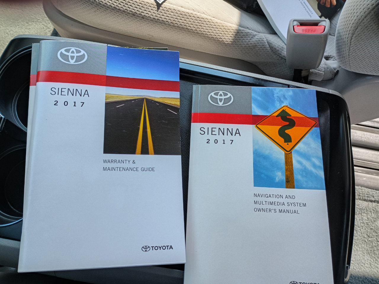 Used 2017 Toyota Sienna LE image 35