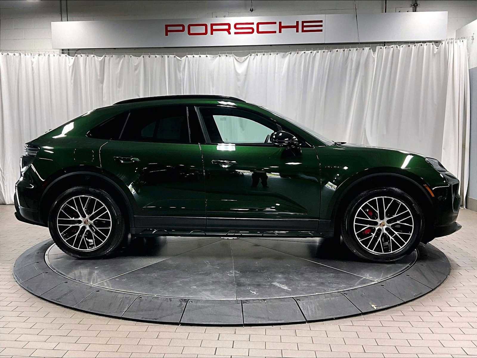 Used 2025 Porsche Macan 4S Electric image 11