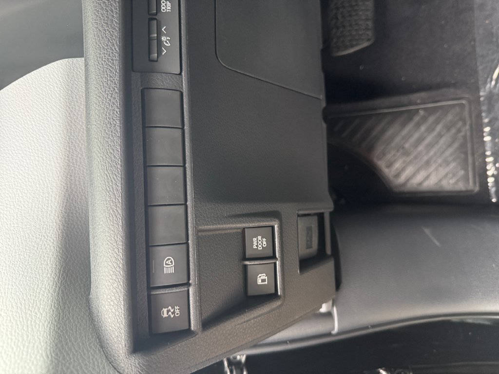New 2026 Toyota Sienna XLE AWD/4WD image 17