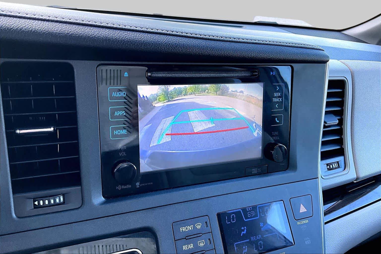 Used 2015 Toyota Sienna XLE w/ XLE Navigation Package AWD/4WD image 29