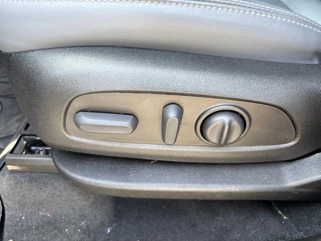 Used 2024 Buick Enclave Essence w/ Sport Touring Edition FWD image 11
