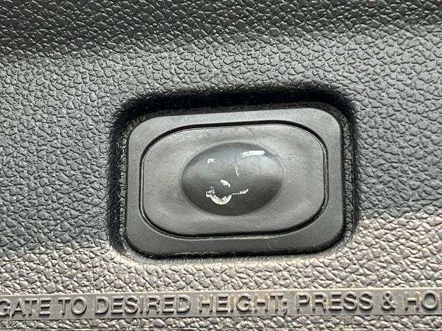 Used 2018 Ford Explorer XLT w/ Equipment Group 202A AWD/4WD image 39
