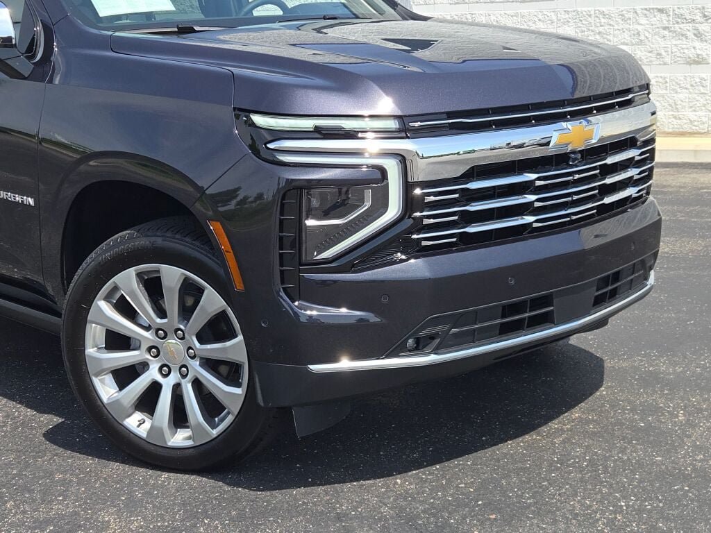 Used 2026 Chevrolet Suburban Premier AWD/4WD image 2
