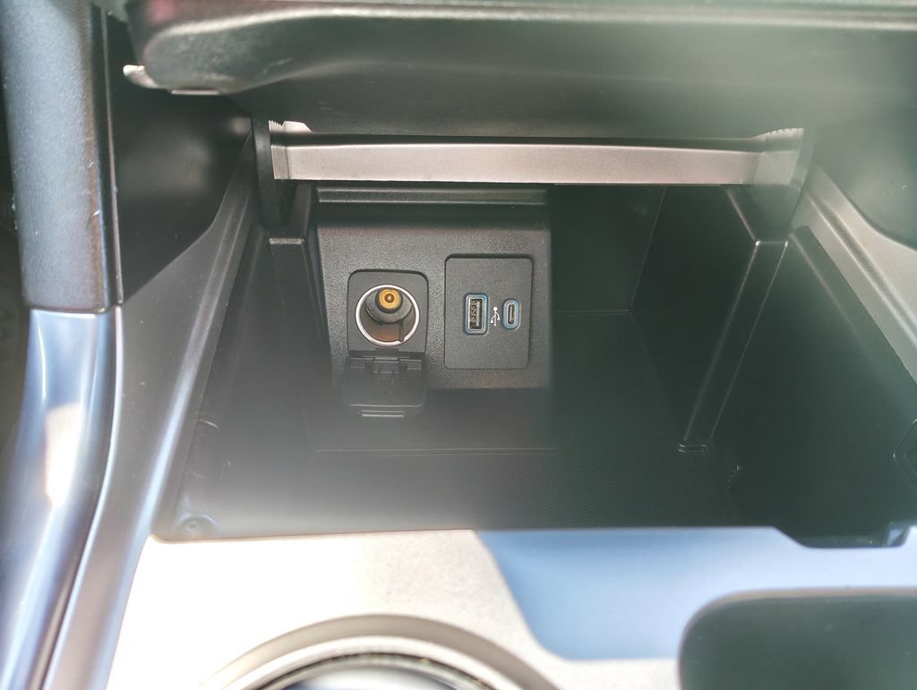 Used 2020 Ford Explorer XLT w/ Equipment Group 202A AWD/4WD image 30
