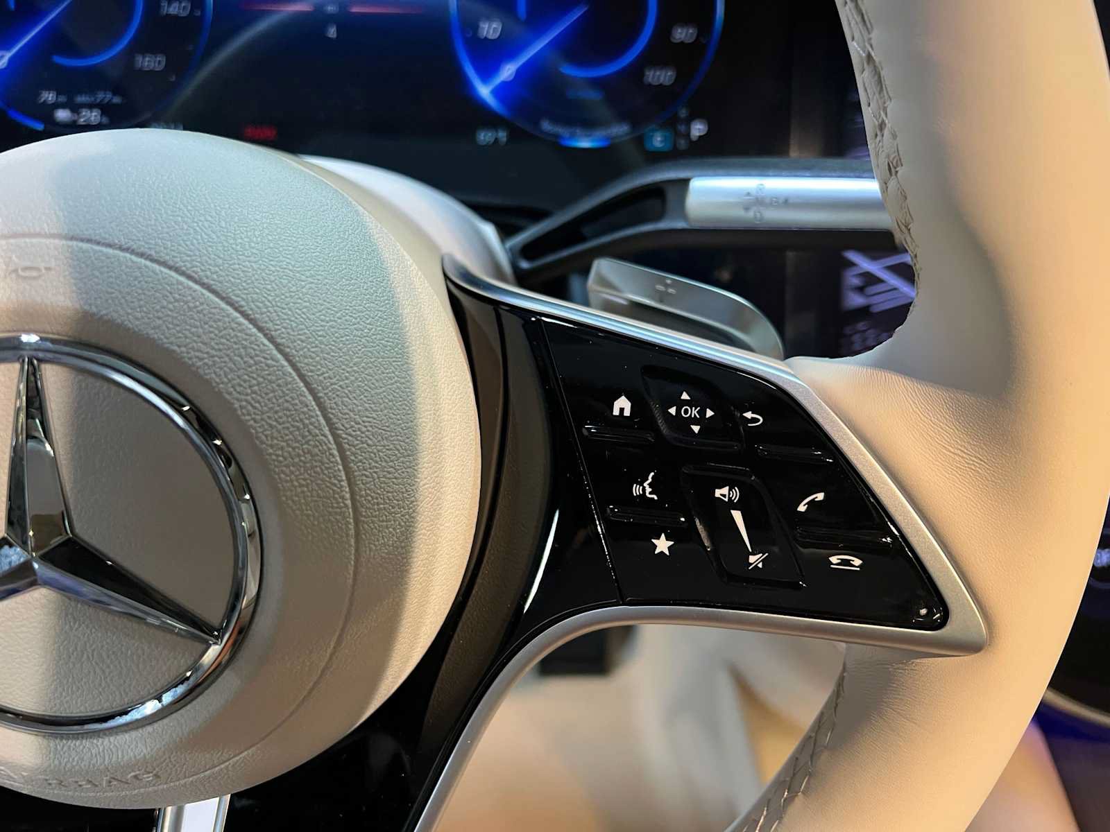 New 2026 Mercedes-Benz EQS 400 4MATIC SUV image 30
