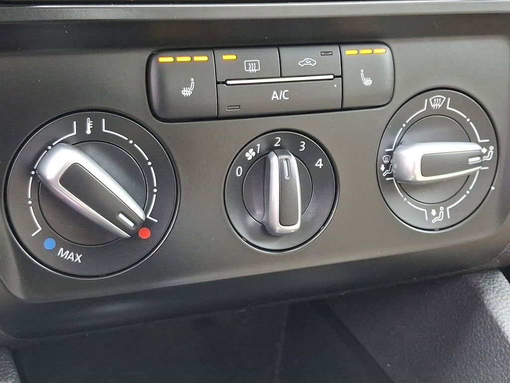 Used 2017 Volkswagen Jetta SE image 16