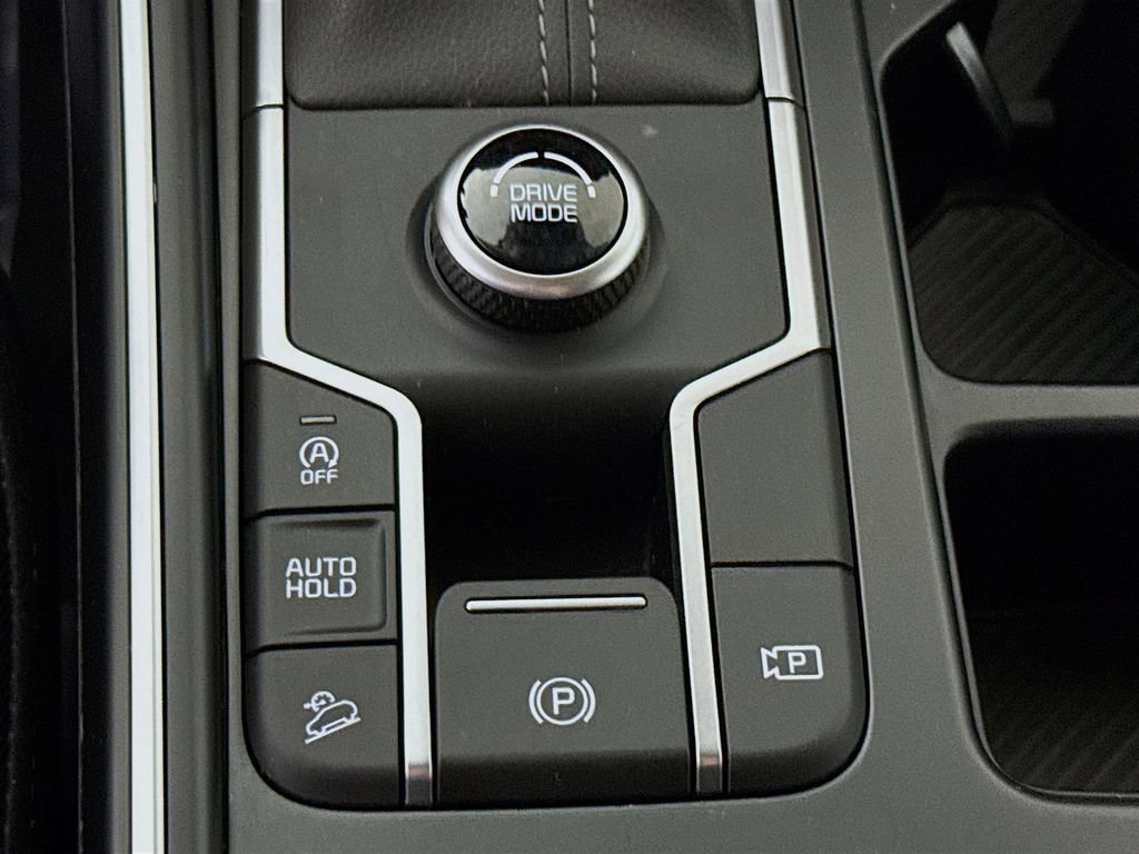 Certified 2025 Kia Sorento LX FWD image 11