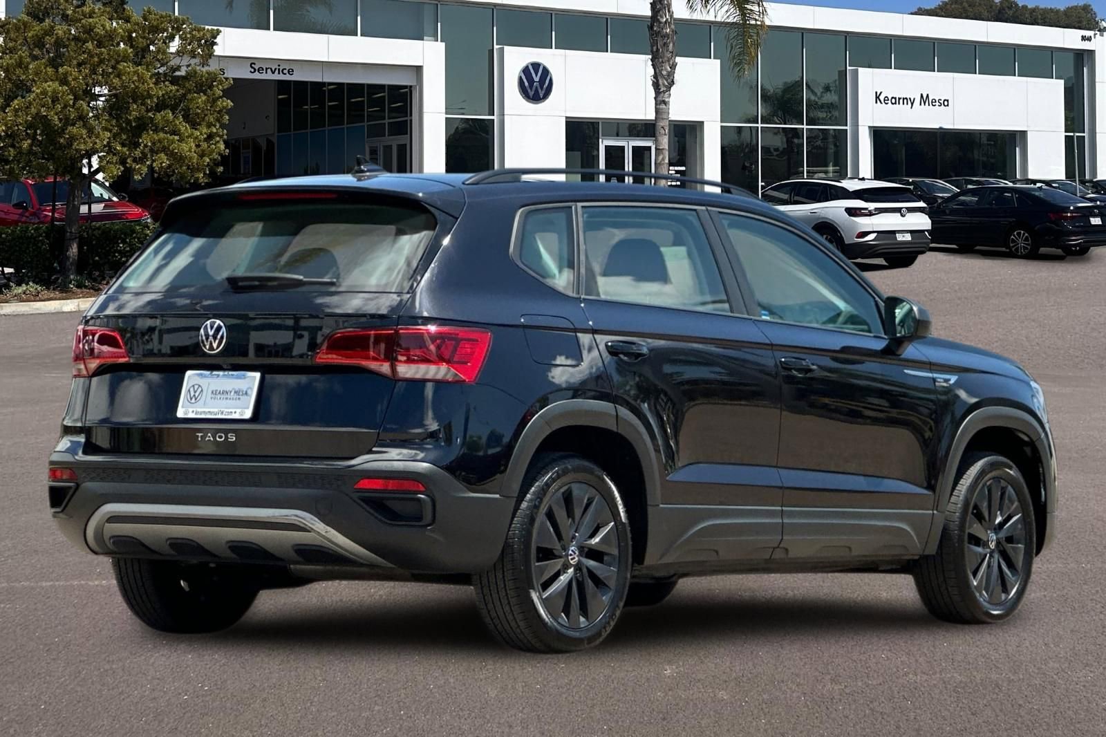 Used 2023 Volkswagen Taos S w/ Driver Assistance Package FWD image 4