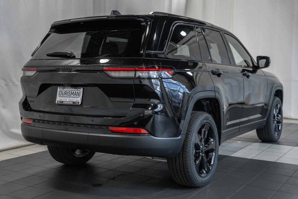 New 2025 Jeep Grand Cherokee Altitude image 4