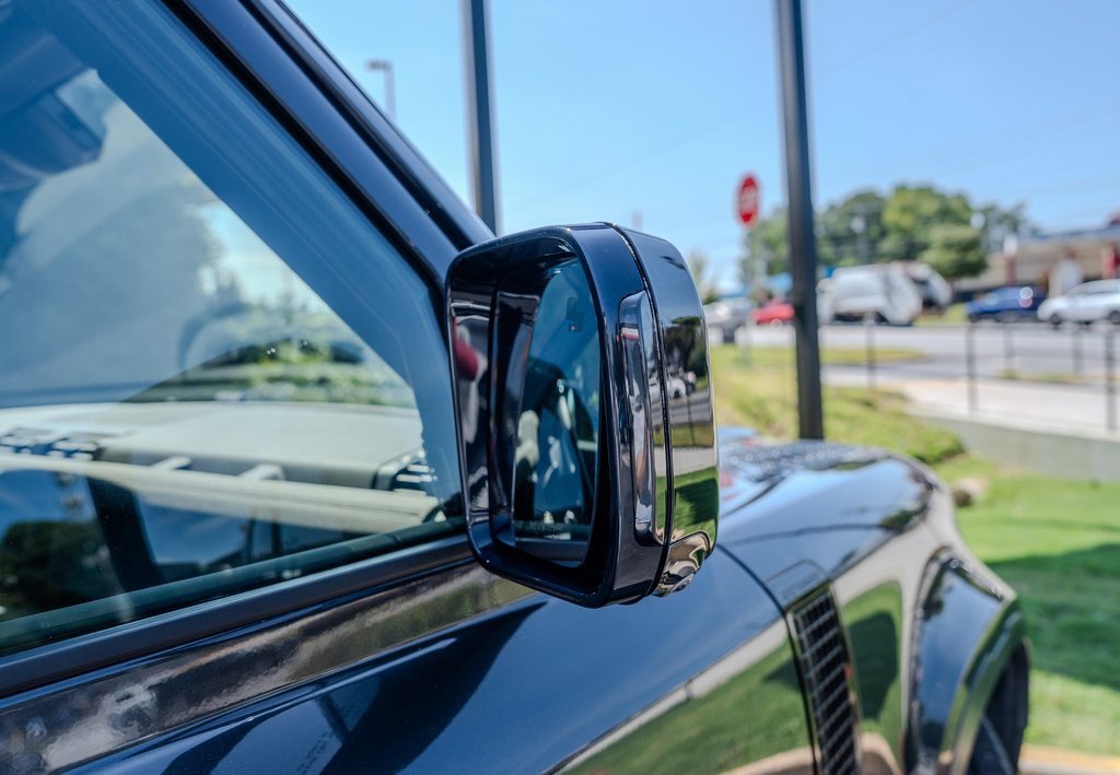 Used 2023 Land Rover Defender 110 SE image 28