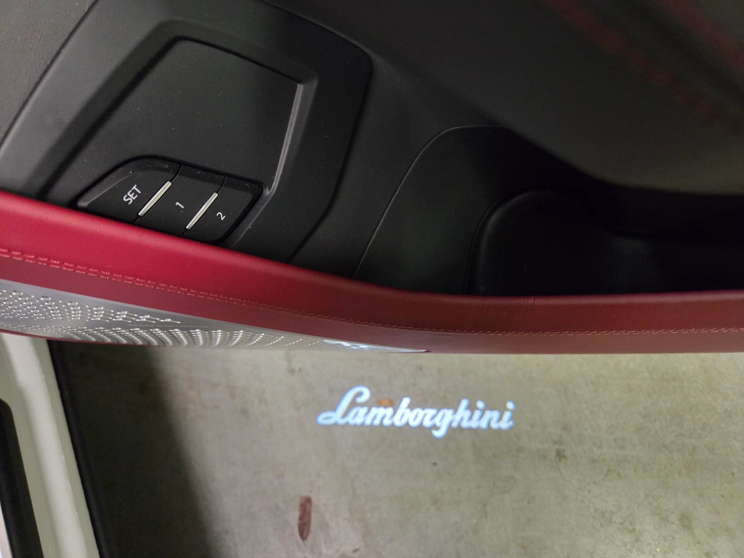 Used 2020 Lamborghini Urus AWD/4WD image 36