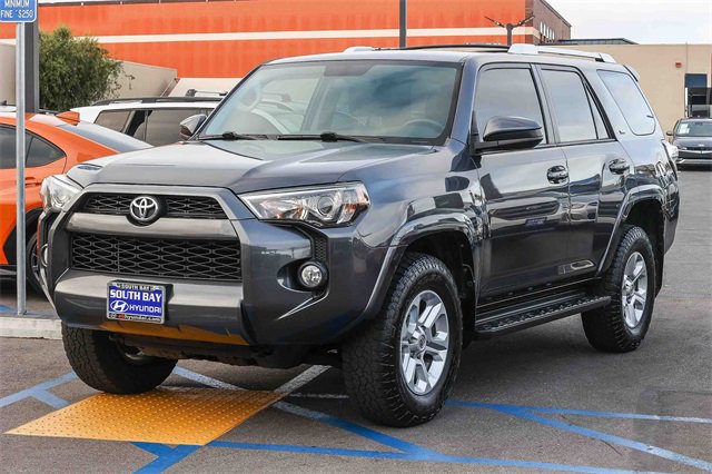 Used 2018 Toyota 4Runner SR5 image 3
