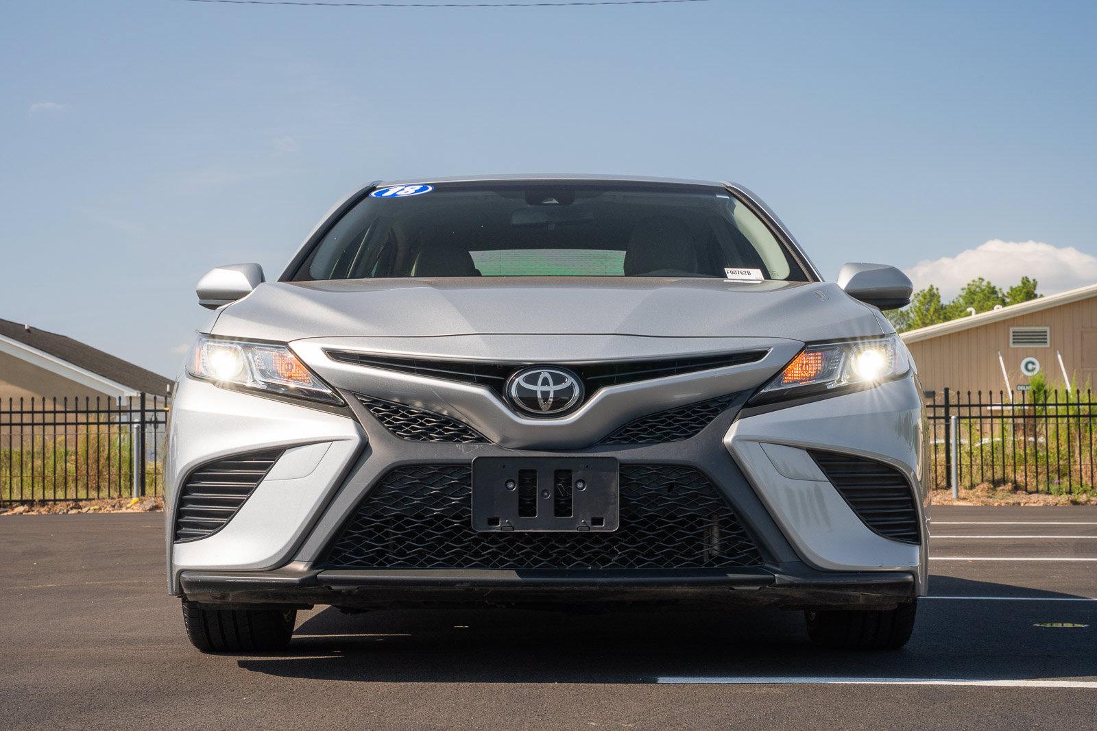 Used 2018 Toyota Camry SE FWD image 2