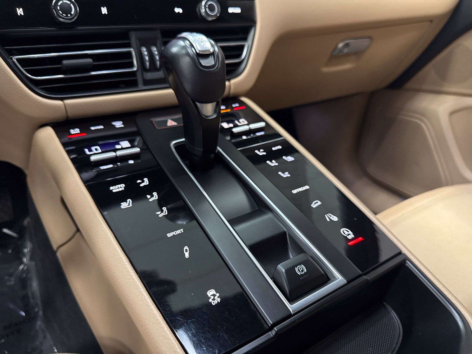 Used 2023 Porsche Macan S AWD/4WD image 25