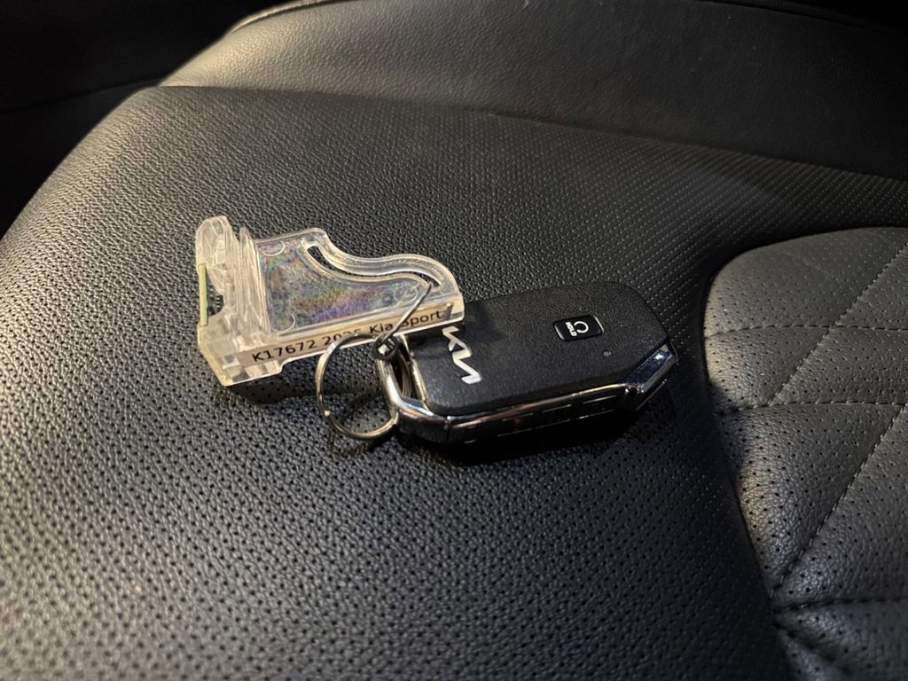 Certified 2025 Kia Sportage X-Pro Prestige image 32