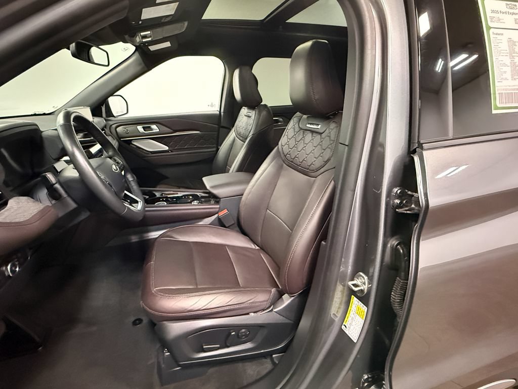 Used 2025 Ford Explorer Platinum w/ LUX Leather Package AWD/4WD image 12