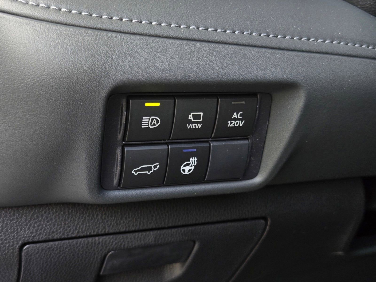 Certified 2026 Toyota Highlander Limited AWD/4WD image 19
